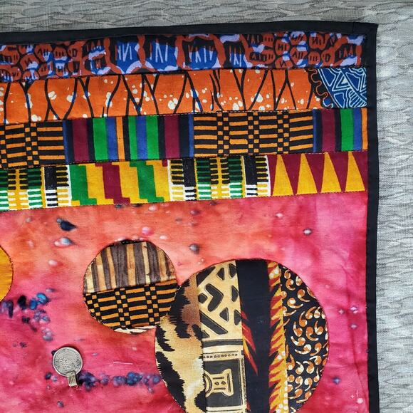 Beautiful Quilted Art 35.5"x50" Wall Hanging signed by Artist - Circling Africa - Picture 5 of 12